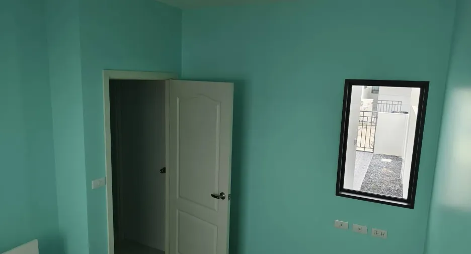 For sale 4 bedrooms townhouse in Si Racha, Chonburi