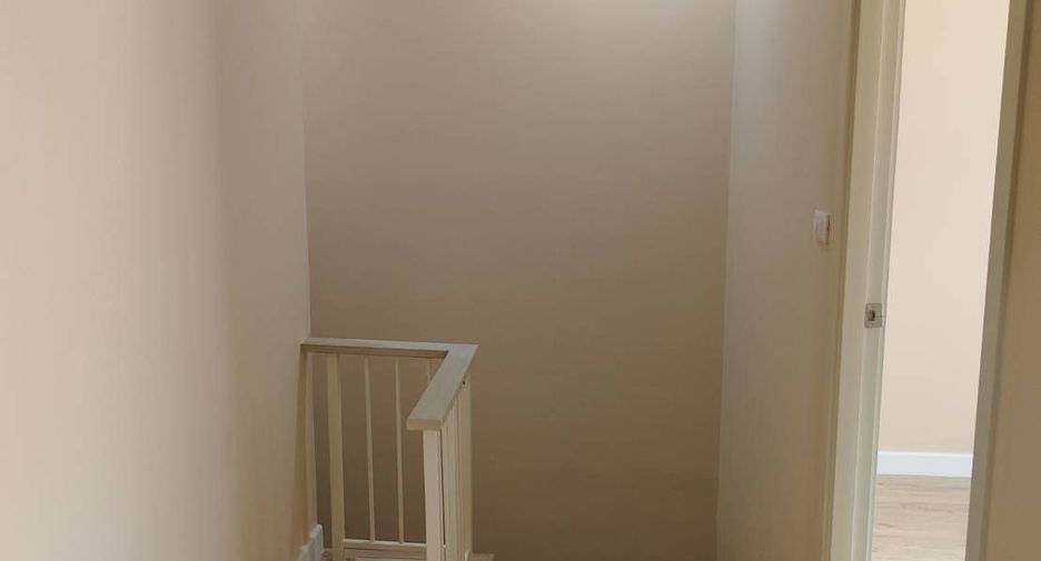 For sale 4 bedrooms townhouse in Si Racha, Chonburi