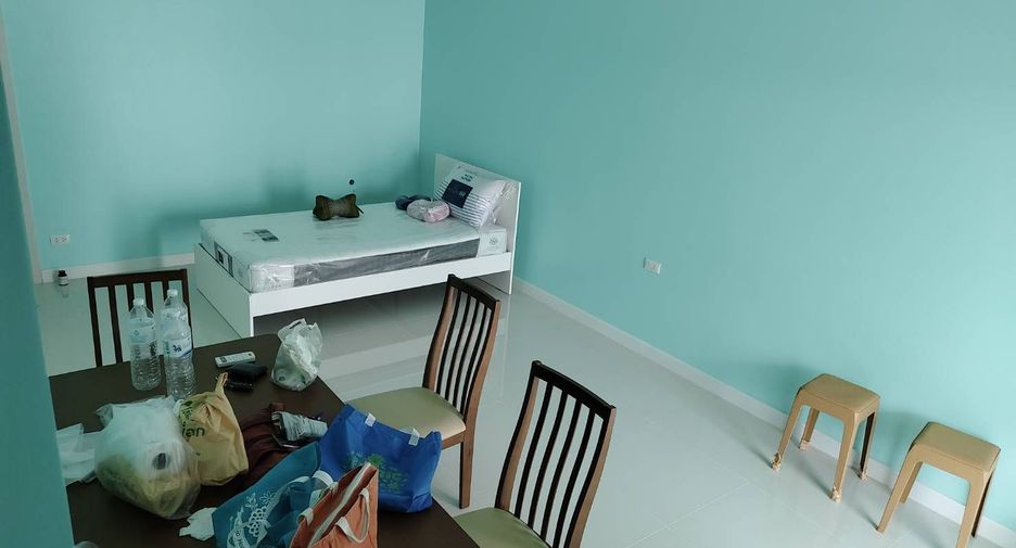 For sale 4 bedrooms townhouse in Si Racha, Chonburi