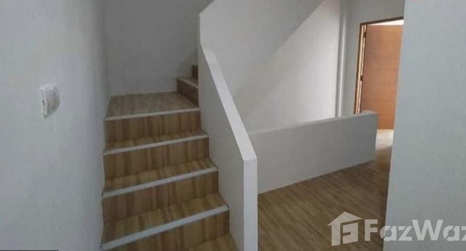 Casa adosada en venta de 4 habitaciones en Prawet, Bangkok