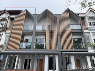 出售 4 卧室 联排别墅 在 Prawet, 曼谷