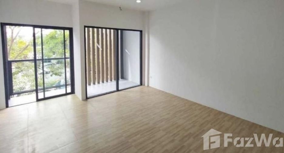 Casa adosada en venta de 4 habitaciones en Prawet, Bangkok