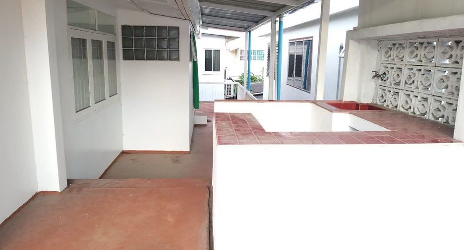 For sale 8 bedrooms house in Bang Kapi, Bangkok