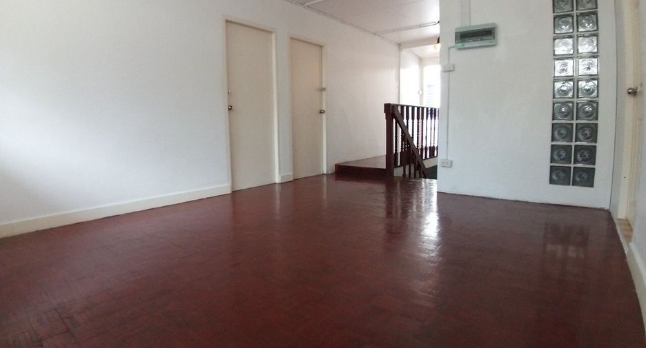 For sale 8 bedrooms house in Bang Kapi, Bangkok