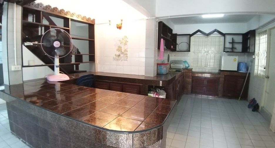 For sale 8 bedrooms house in Bang Kapi, Bangkok