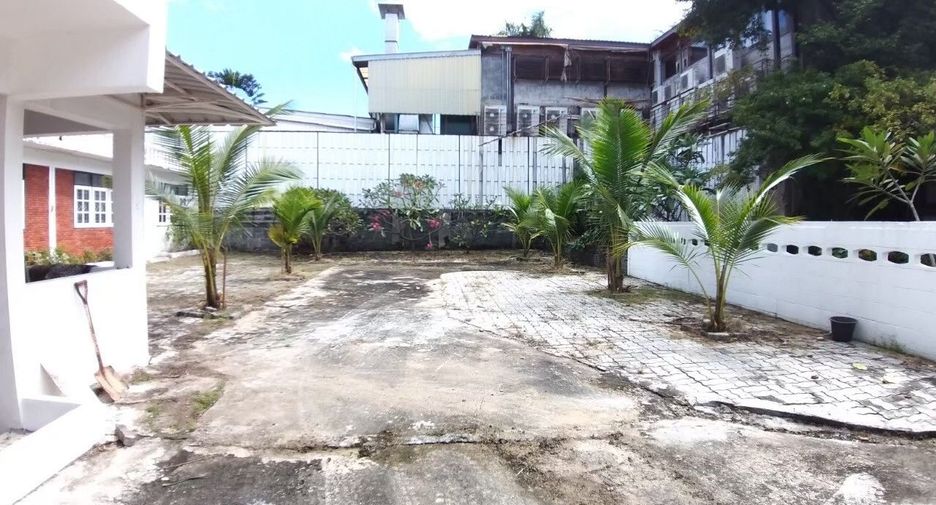 For sale 8 bedrooms house in Bang Kapi, Bangkok