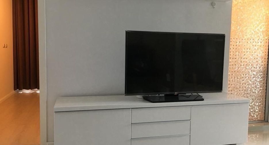 Продажа и аренда 2 спальни кондо в Хуаи Кхщанг, Бангкок
