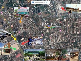 出售 土地 在 Phra Khanong, 曼谷
