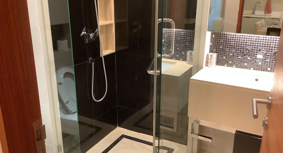 Condo en venta de 2 habitaciones en Khlong Toei, Bangkok