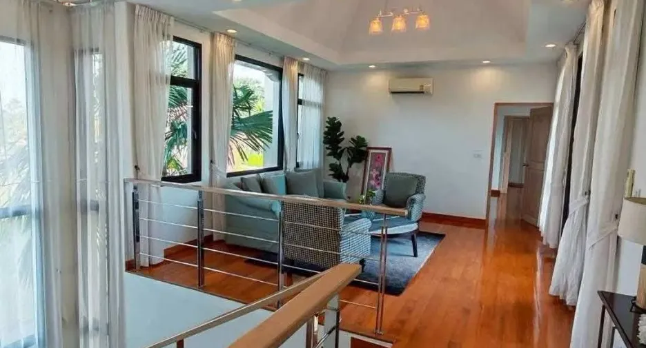 For rent 4 bedrooms villa in Bang Lamung, Chonburi