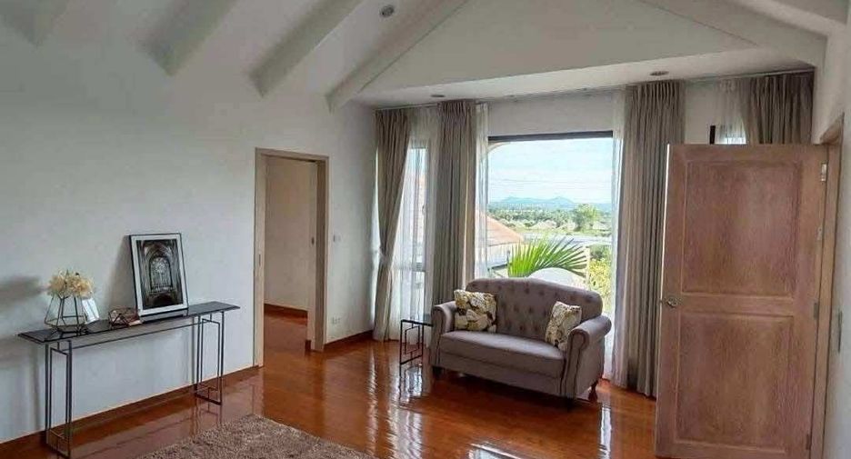 For rent 4 bedrooms villa in Bang Lamung, Chonburi