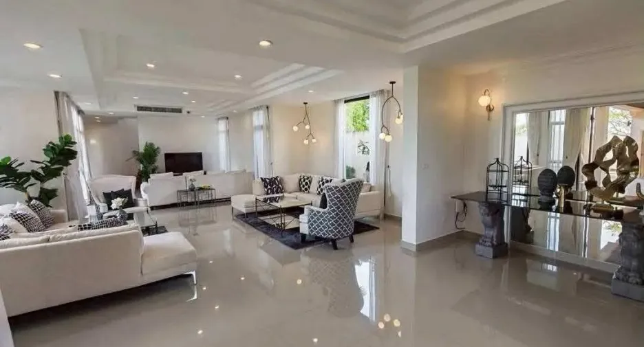For rent 4 bedrooms villa in Bang Lamung, Chonburi