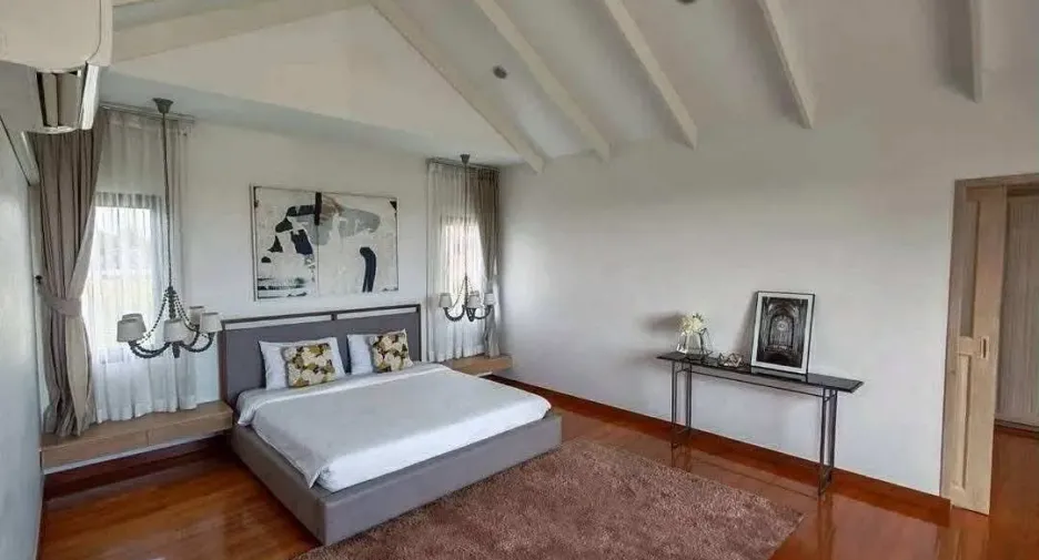 For rent 4 bedrooms villa in Bang Lamung, Chonburi