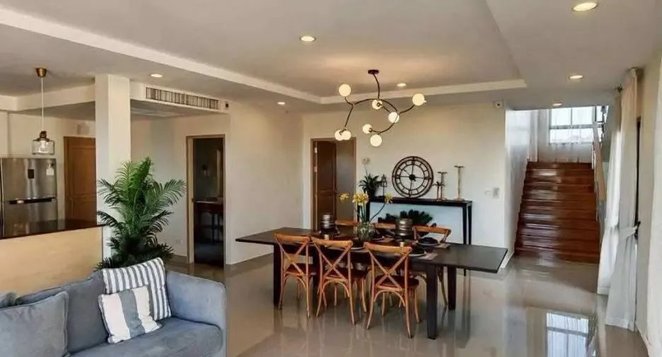 For rent 4 bedrooms villa in Bang Lamung, Chonburi