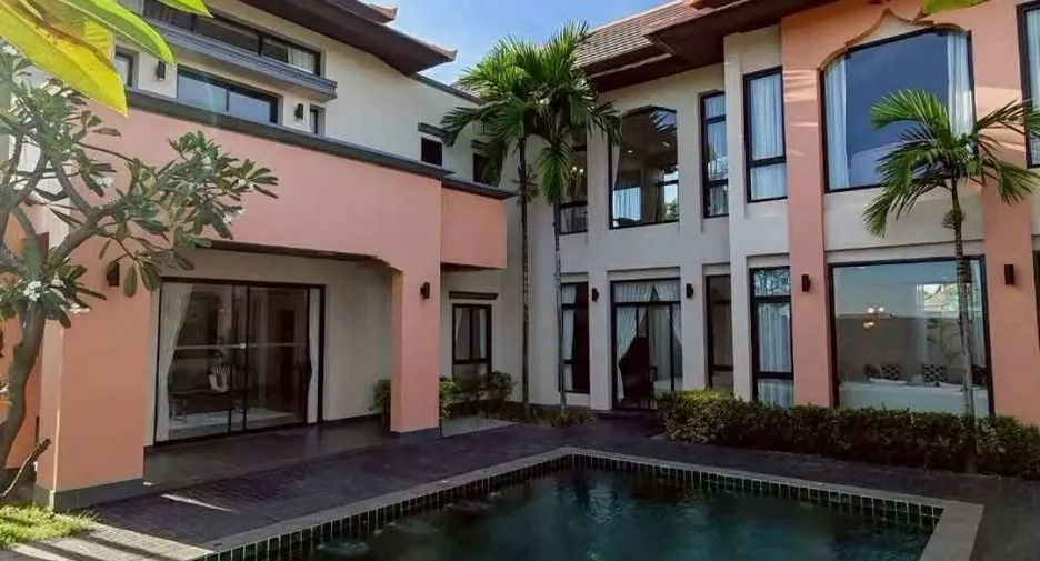 For rent 4 bedrooms villa in Bang Lamung, Chonburi