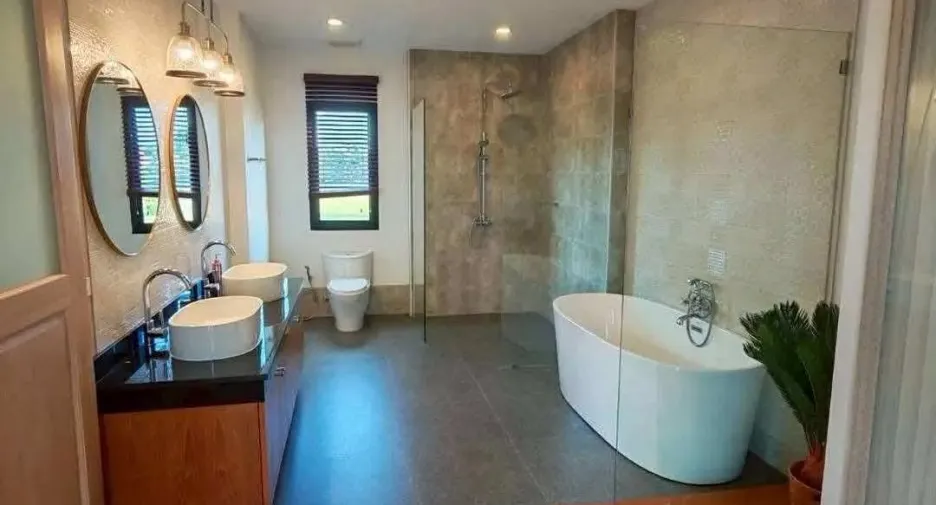 For rent 4 bedrooms villa in Bang Lamung, Chonburi