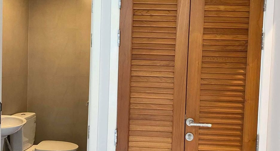 For sale 4 bedrooms house in Watthana, Bangkok