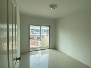 For sale 3 bedrooms townhouse in Lat Krabang, Bangkok