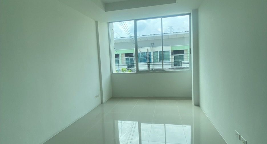 À vendre 3 chambres maison de ville à Lat Krabang, Bangkok
