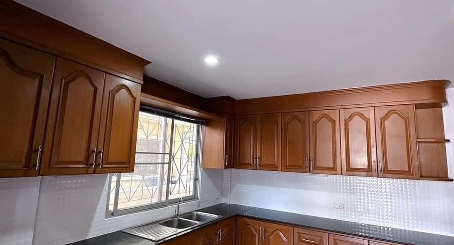For rent 4 bedrooms house in Bang Lamung, Chonburi