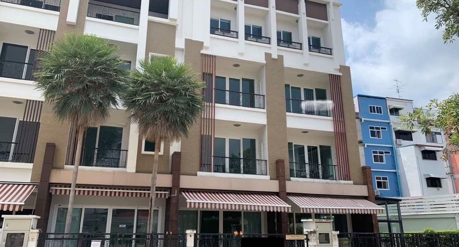 À vendre et à louer 4 chambres maison de ville à Phra Pradaeng, Samut Prakan