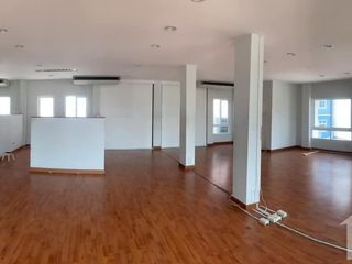 For sale and for rent 4 bedrooms townhouse in Phra Pradaeng, Samut Prakan