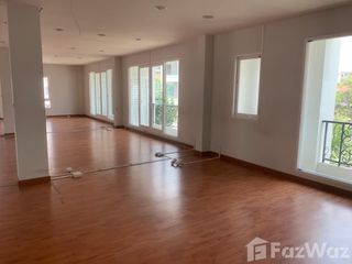 For sale and for rent 4 bedrooms townhouse in Phra Pradaeng, Samut Prakan