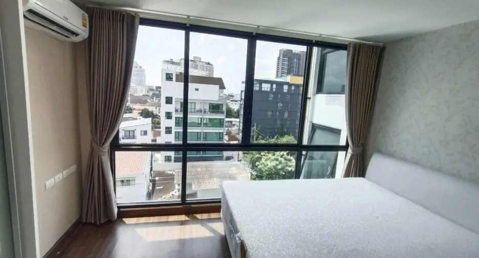 For sale and for rent 3 bedrooms condo in Watthana, Bangkok
