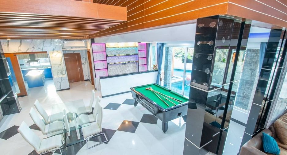 For rent 4 bedrooms villa in Huay Yai, Pattaya
