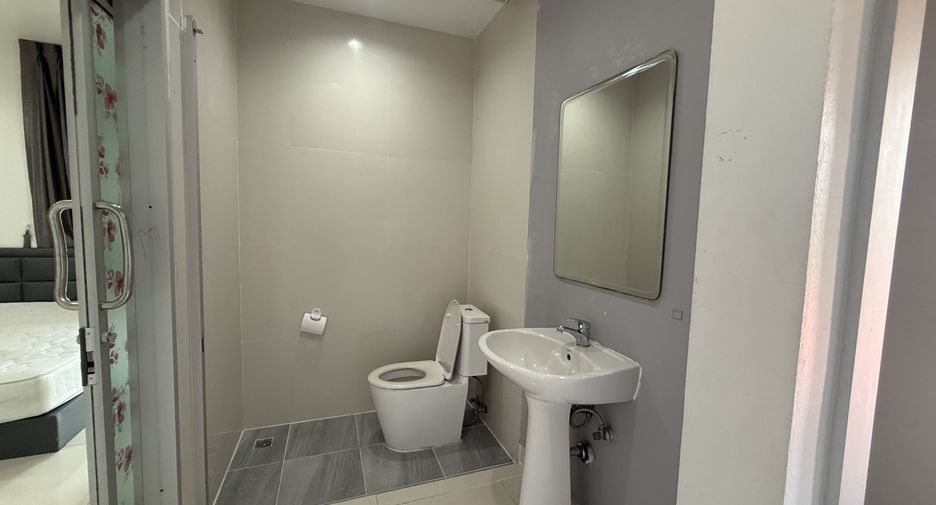 For rent 4 bedrooms villa in Bang Lamung, Chonburi