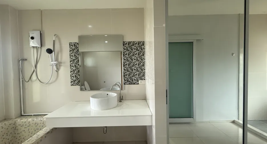 For rent 4 bedrooms villa in Bang Lamung, Chonburi