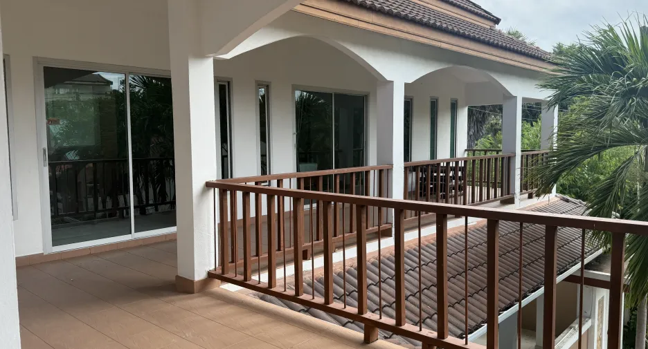 For rent 4 bedrooms villa in Bang Lamung, Chonburi