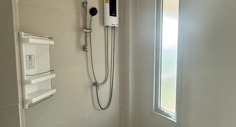 For rent 4 bedrooms villa in Bang Lamung, Chonburi