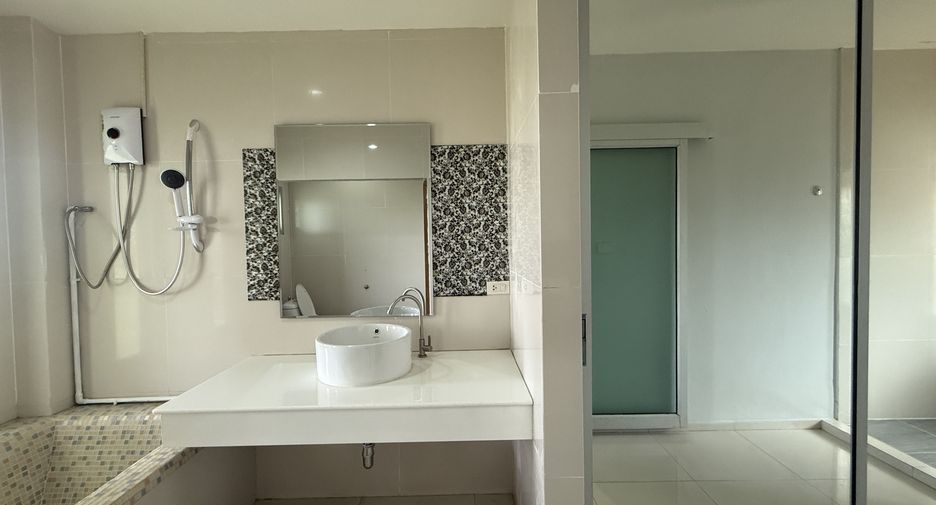 À louer 4 chambres villa à Bang Lamung, Chonburi