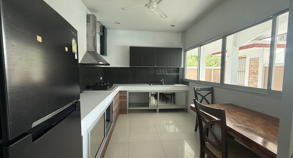 For rent 4 bedrooms villa in Bang Lamung, Chonburi