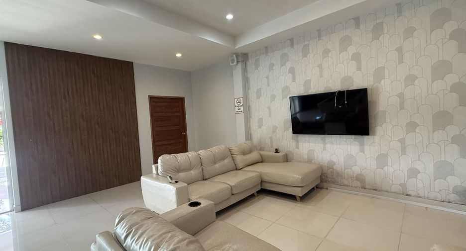 For rent 4 bedrooms villa in Bang Lamung, Chonburi
