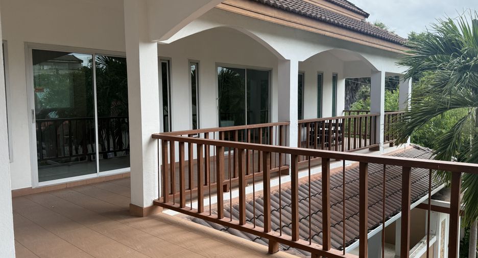 À louer 4 chambres villa à Bang Lamung, Chonburi