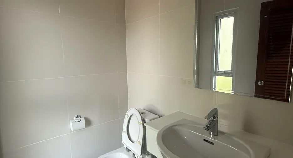 For rent 4 bedrooms villa in Bang Lamung, Chonburi