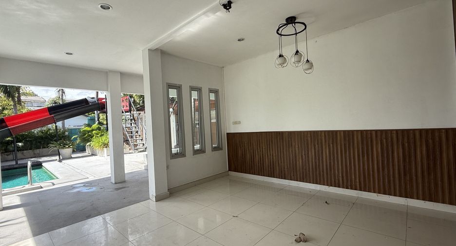 For rent 4 bedrooms villa in Bang Lamung, Chonburi