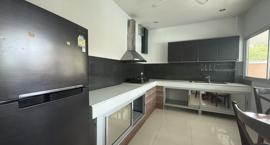 For rent 4 bedrooms villa in Bang Lamung, Chonburi