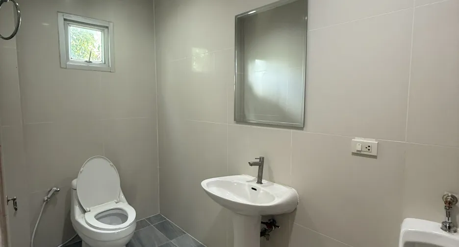 For rent 4 bedrooms villa in Bang Lamung, Chonburi