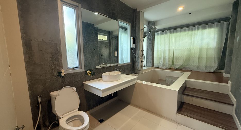 À louer 4 chambres villa à Bang Lamung, Chonburi