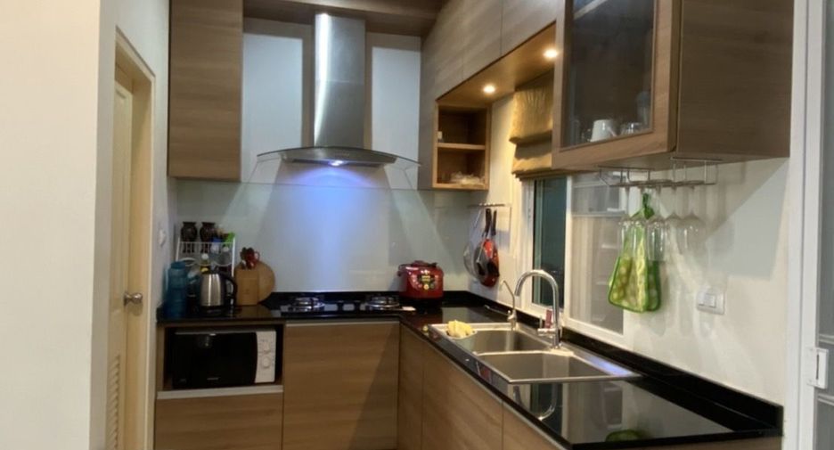 For rent 3 bedrooms townhouse in Mueang Nonthaburi, Nonthaburi