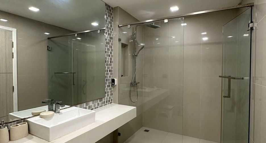 For rent 2 bedrooms condo in Bang Lamung, Chonburi