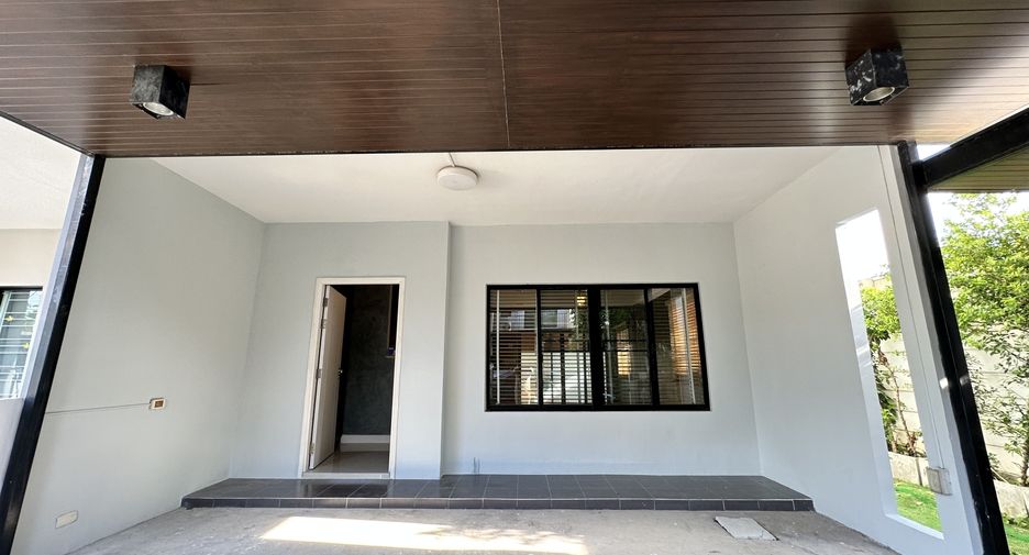 For sale 3 bedrooms townhouse in Sai Mai, Bangkok