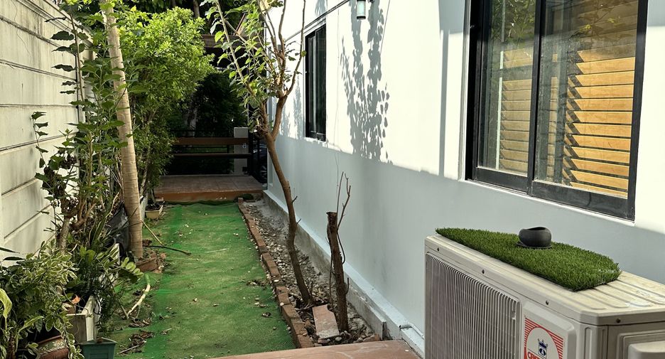 For sale 3 bedrooms townhouse in Sai Mai, Bangkok