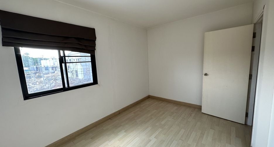 For sale 3 bedrooms townhouse in Sai Mai, Bangkok