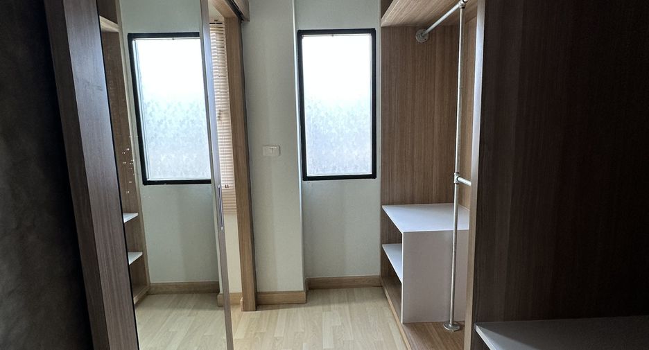 For sale 3 bedrooms townhouse in Sai Mai, Bangkok