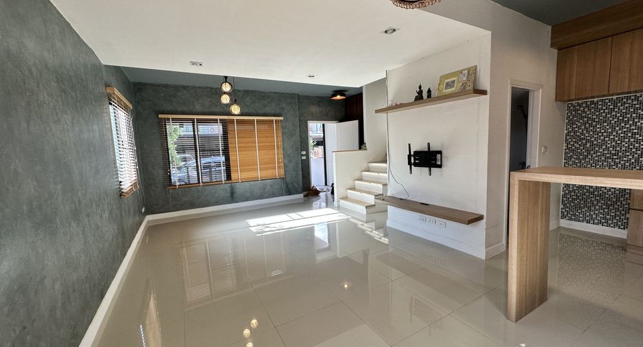 For sale 3 bedrooms townhouse in Sai Mai, Bangkok