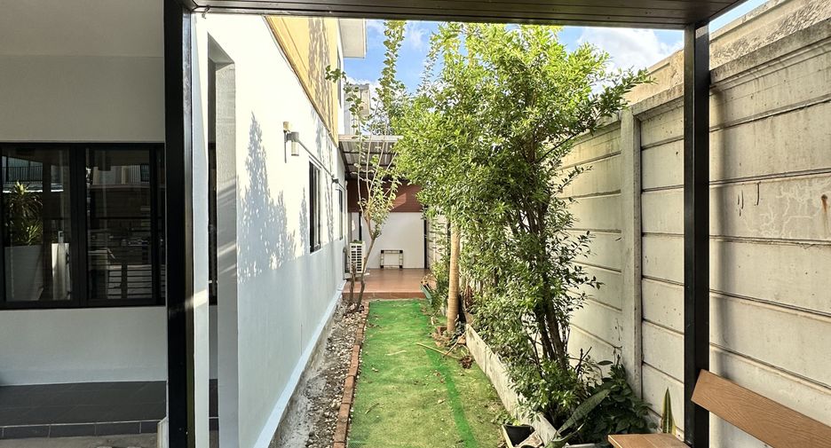 For sale 3 bedrooms townhouse in Sai Mai, Bangkok